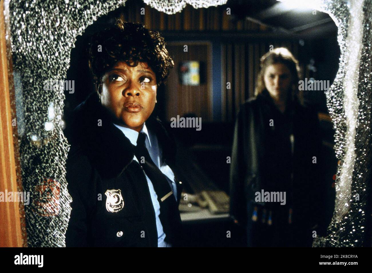 Loretta Devine & Jennifer Morrison Film: Urban Legends 2: Final Cut (2000) Characters: Reese Wilson & Amy Mayfield  Director: John Ottman 19 September 2000   **WARNING** This Photograph is for editorial use only and is the copyright of PHOENIX PICTURES and/or the Photographer assigned by the Film or Production Company and can only be reproduced by publications in conjunction with the promotion of the above Film. A Mandatory Credit To PHOENIX PICTURES is required. The Photographer should also be credited when known. No commercial use can be granted without written authority from the Film Compan Stock Photo