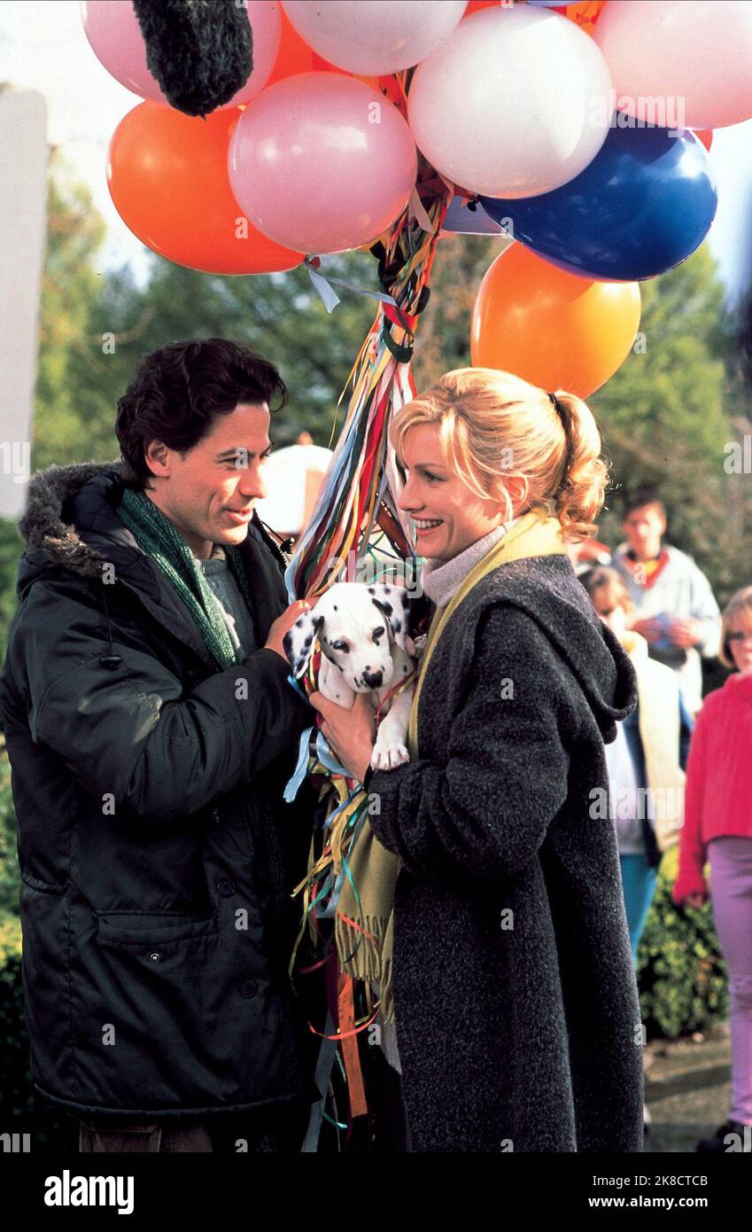 Ioan Gruffudd & Alice Evans Film: 102 Dalmatians (2000) Characters: Kevin Sheperd, Chloe Simon  Director: Kevin Lima 22 November 2000   **WARNING** This Photograph is for editorial use only and is the copyright of DISNEY and/or the Photographer assigned by the Film or Production Company and can only be reproduced by publications in conjunction with the promotion of the above Film. A Mandatory Credit To DISNEY is required. The Photographer should also be credited when known. No commercial use can be granted without written authority from the Film Company. Stock Photo