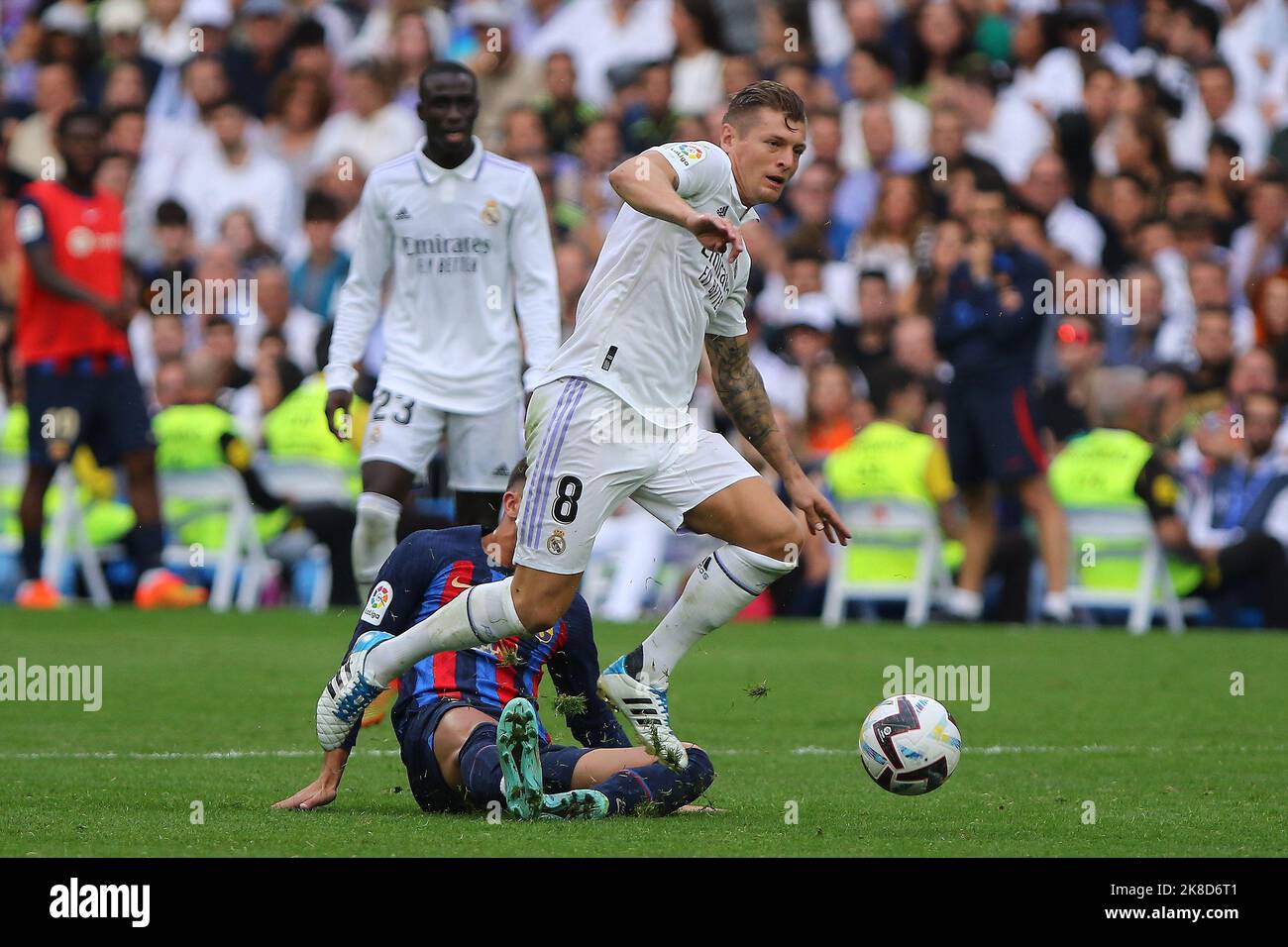 Madrid, Spain. 16th Oct, 2022. Real Madrid´s Toni Kroos in action during La Liga Match Day 9 between Real Madrid and FC Barcelona at Santiago Bernabeu Stadium in Madrid, Spain, on October 16, 2022. (Photo by Edward F. Peters/Sipa USA) Credit: Sipa USA/Alamy Live News Stock Photo
