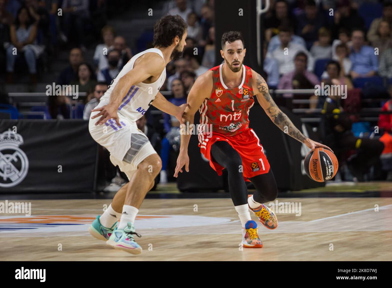 Madrid, Spain. 21st Oct, 2022. Sergio Llull (L) and Luca Vildoza (R)during Real Madrid victory over Crvena Zvezda mts Belgrade 72 - 56 in Turkish Airlines Euroleague regular season game (round 4) celebrated at WiZink Center in Madrid (Spain). October 21st 2022. (Photo by Juan Carlos García Mate/Pacific Press/Sipa USA) Credit: Sipa USA/Alamy Live News Stock Photo