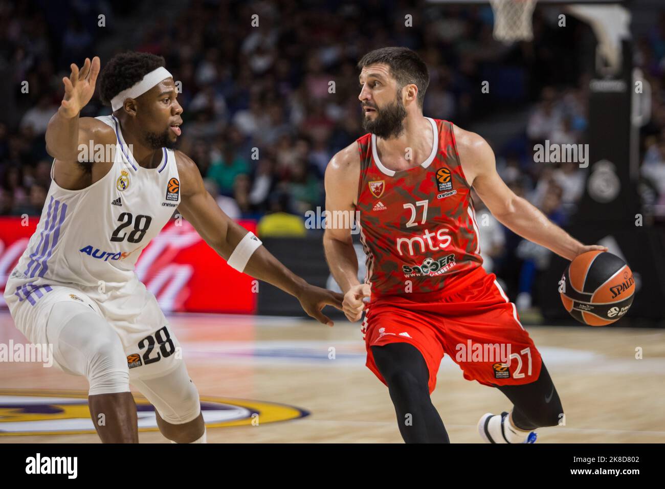 Madrid, Spain. 21st Oct, 2022. Guerschon Yabusele (L) and Stefan Markovic (R)during Real Madrid victory over Crvena Zvezda mts Belgrade 72 - 56 in Turkish Airlines Euroleague regular season game (round 4) celebrated at WiZink Center in Madrid (Spain). October 21st 2022. (Photo by Juan Carlos García Mate/Pacific Press/Sipa USA) Credit: Sipa USA/Alamy Live News Stock Photo