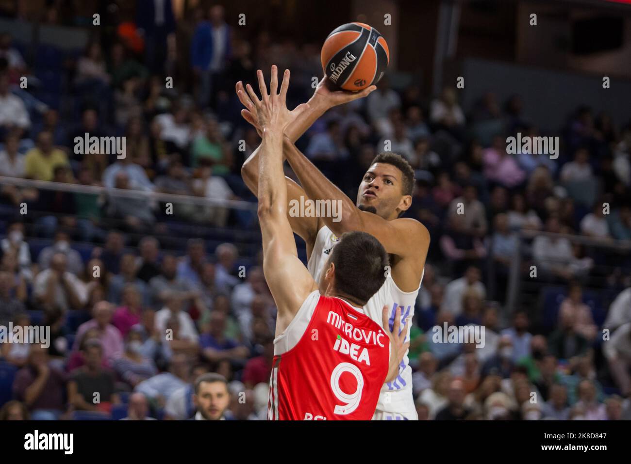 Madrid, Spain. 21st Oct, 2022. Edy Tavares (R) and Luka Mitrovic (L)during Real Madrid victory over Crvena Zvezda mts Belgrade 72 - 56 in Turkish Airlines Euroleague regular season game (round 4) celebrated at WiZink Center in Madrid (Spain). October 21st 2022. (Photo by Juan Carlos García Mate/Pacific Press/Sipa USA) Credit: Sipa USA/Alamy Live News Stock Photo