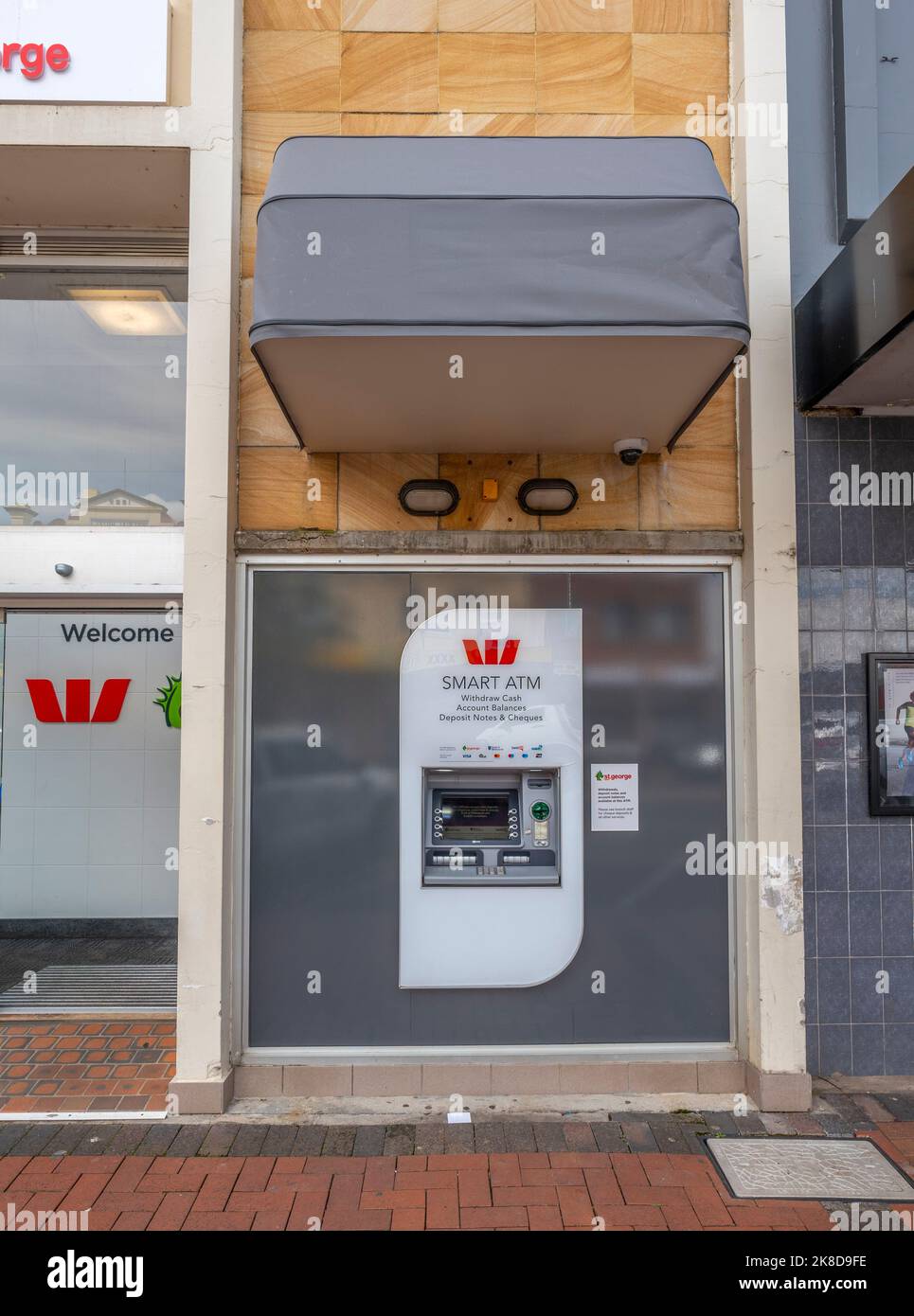 Westpac cash machine hi-res stock photography and images - Alamy