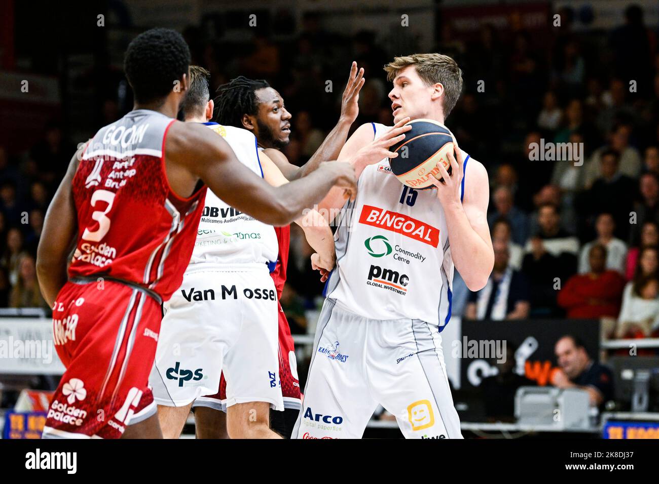 Antwerp's Avery Woodson and Mechelen's Mattias Palinckx pictured in