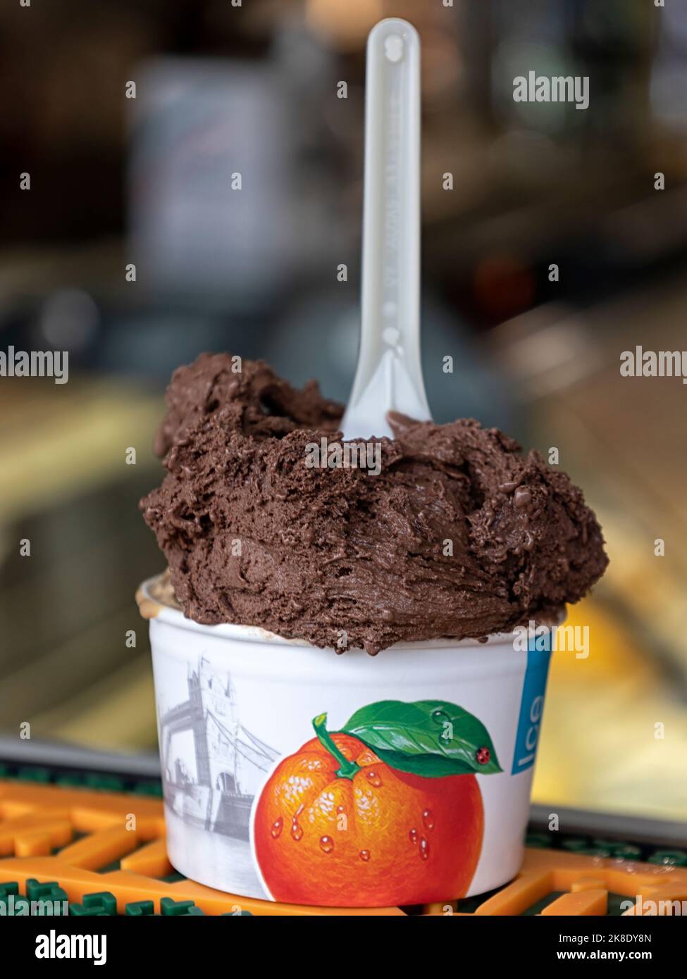 https://c8.alamy.com/comp/2K8DY8N/polignano-a-mare-italy-october-13-2022-chocolate-flavoured-ice-cream-in-a-tub-on-the-counter-of-a-cafe-selling-gelato-2K8DY8N.jpg