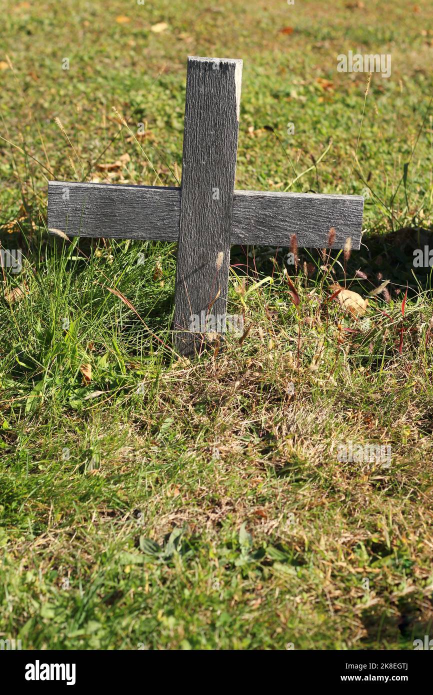 Old wooden cross grave marker hi-res stock photography and images - Alamy