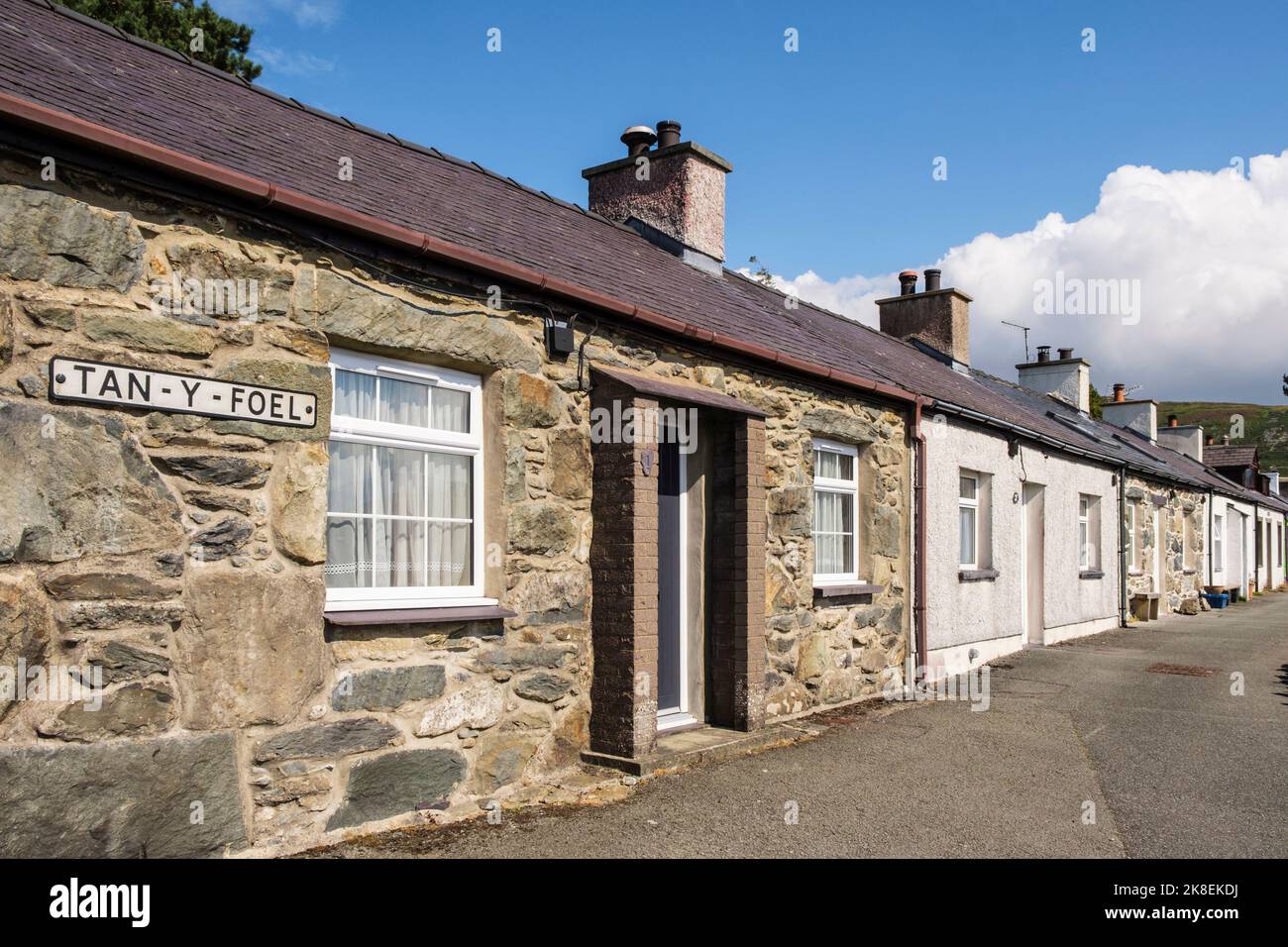 Row of old traditional Welsh cottages in Snowdonia National Park. Tan-Y-Foel, Bethesda, Gwynedd, north Wales, UK, Britain Stock Photo