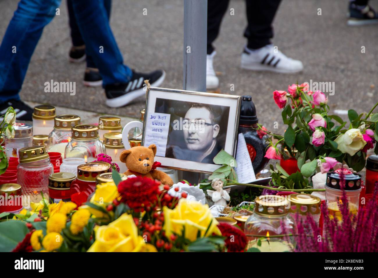 Trauermarsch in Ludwigshafen-Oggersheim in Gedenken an die beiden Opfer der tödlichen Messerattacke eines Somaliers am 18.10.2022 Stock Photo