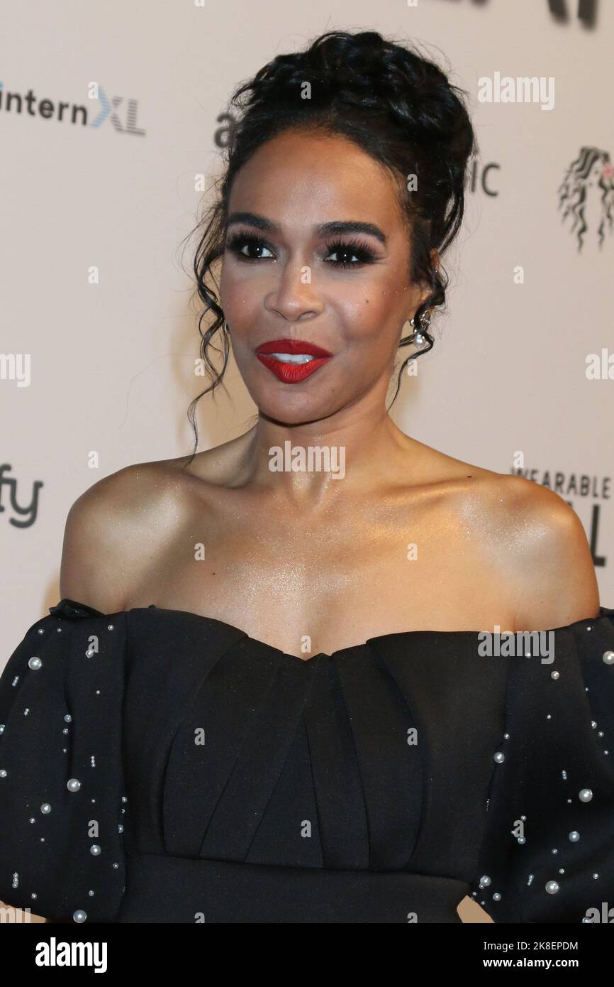 LOS ANGELES - OCT 22: Michelle Williams at the 5th Annual Wearable Art