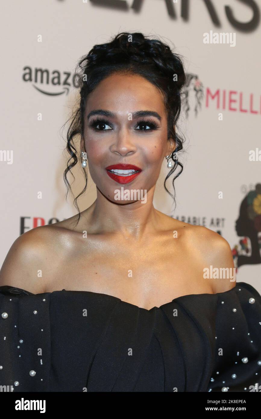 LOS ANGELES - OCT 22: Michelle Williams at the 5th Annual Wearable Art