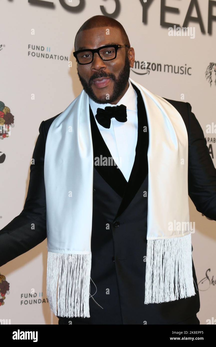 LOS ANGELES - OCT 22: Tyler Perry at the 5th Annual Wearable Art Gala ...