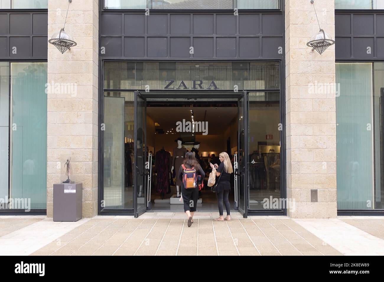 Zara shop in hi-res stock photography and images - Page 7 - Alamy