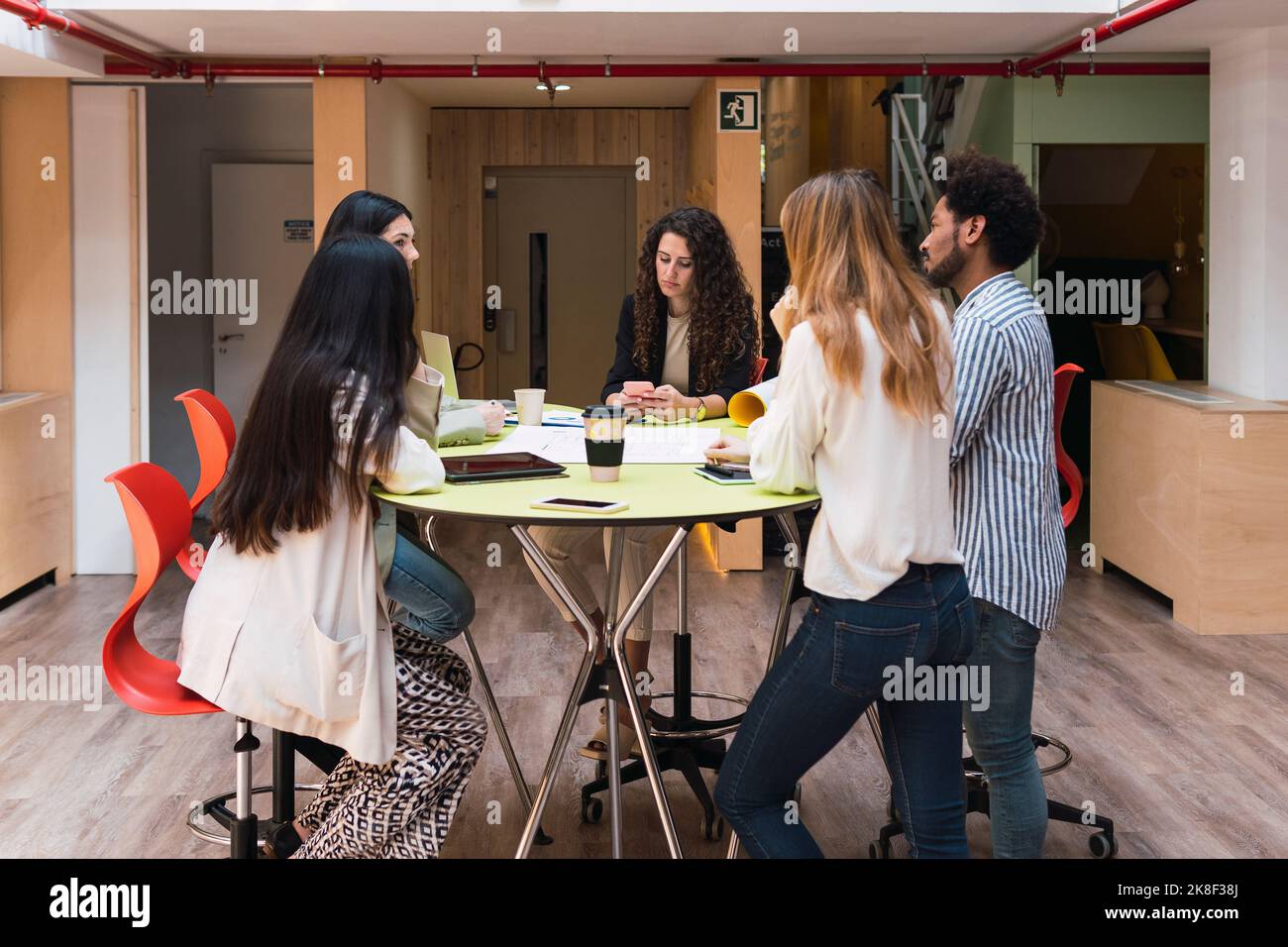 Office business meeting team hi-res stock photography and images - Alamy