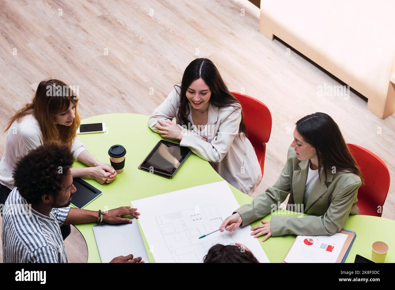 Team business meeting construction hi-res stock photography and images ...
