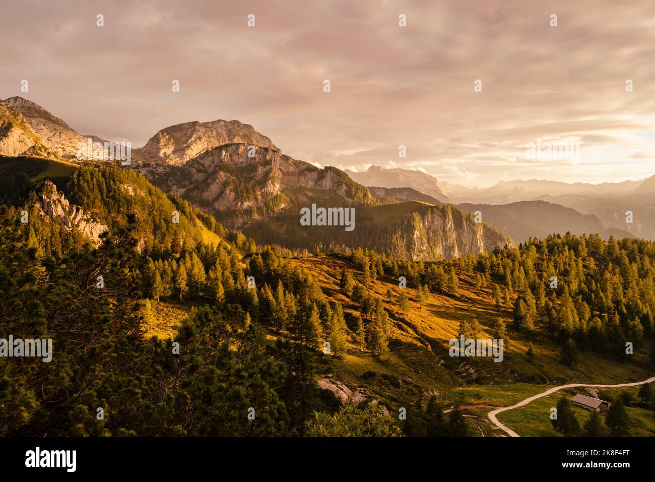 Cloudy sunset sky mountains hi-res stock photography and images - Alamy