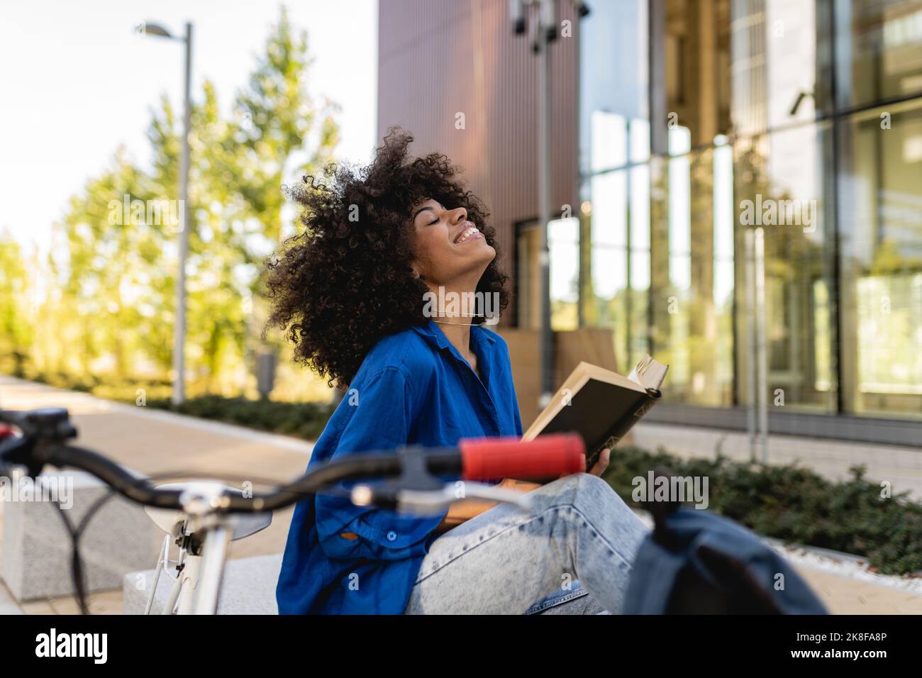 African american woman holding book hi-res stock photography and images ...