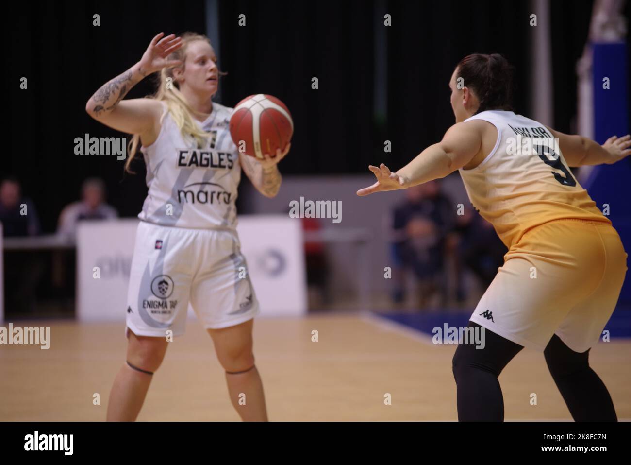 Sheffield, England, 23 October 2022. Maggie Justinak playing for Newcastle Eagles against Sheffield Hatters in a WBBL match at Ponds Forge. Helen Naylor is the defender. Credit: Colin Edwards/Alamy Live News. Stock Photo
