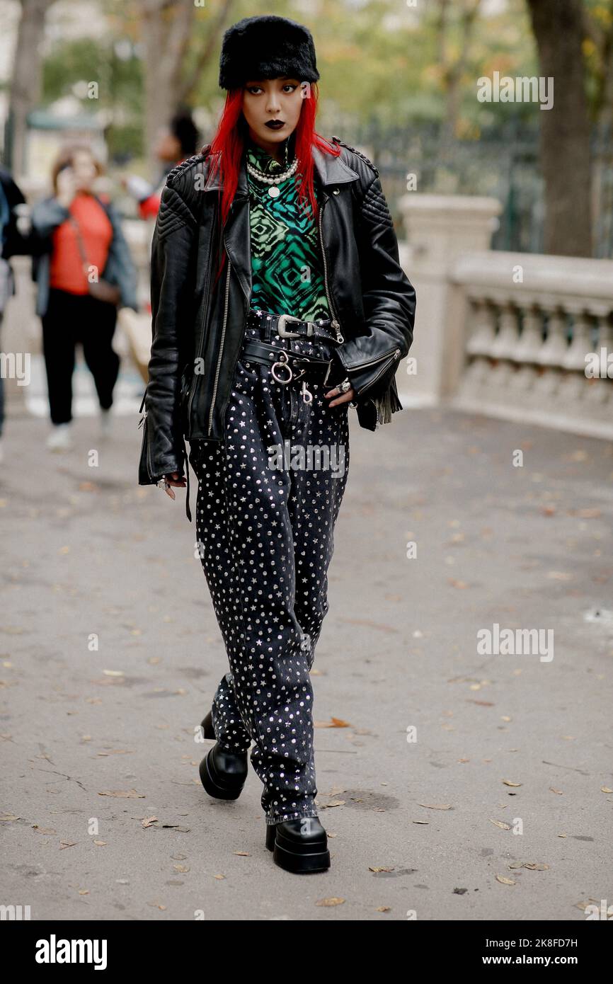 Street style Kiwi Lee Han arriving at Vivienne Westwood Spring