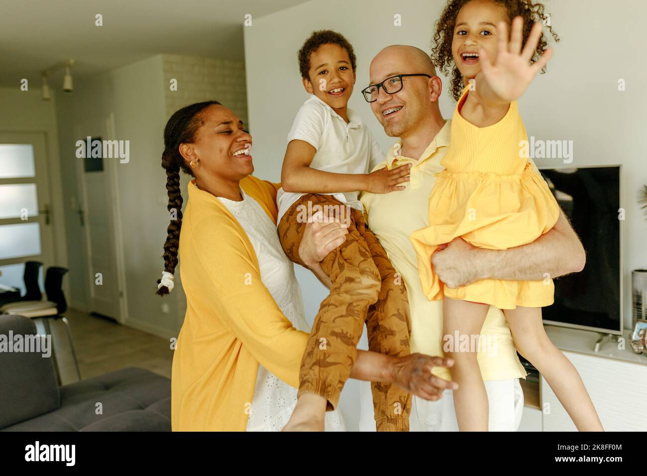 Man woman children dancing home hi-res stock photography and images - Alamy