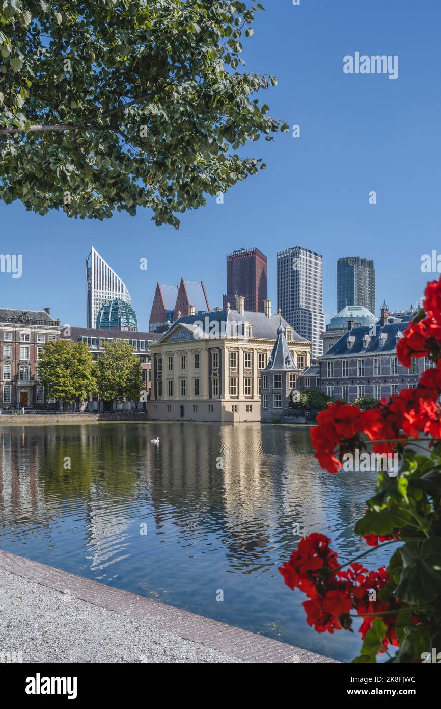 Netherlands, South Holland, The Hague, Hofvijver lake canal with Mauritshuis museum in background Stock Photo