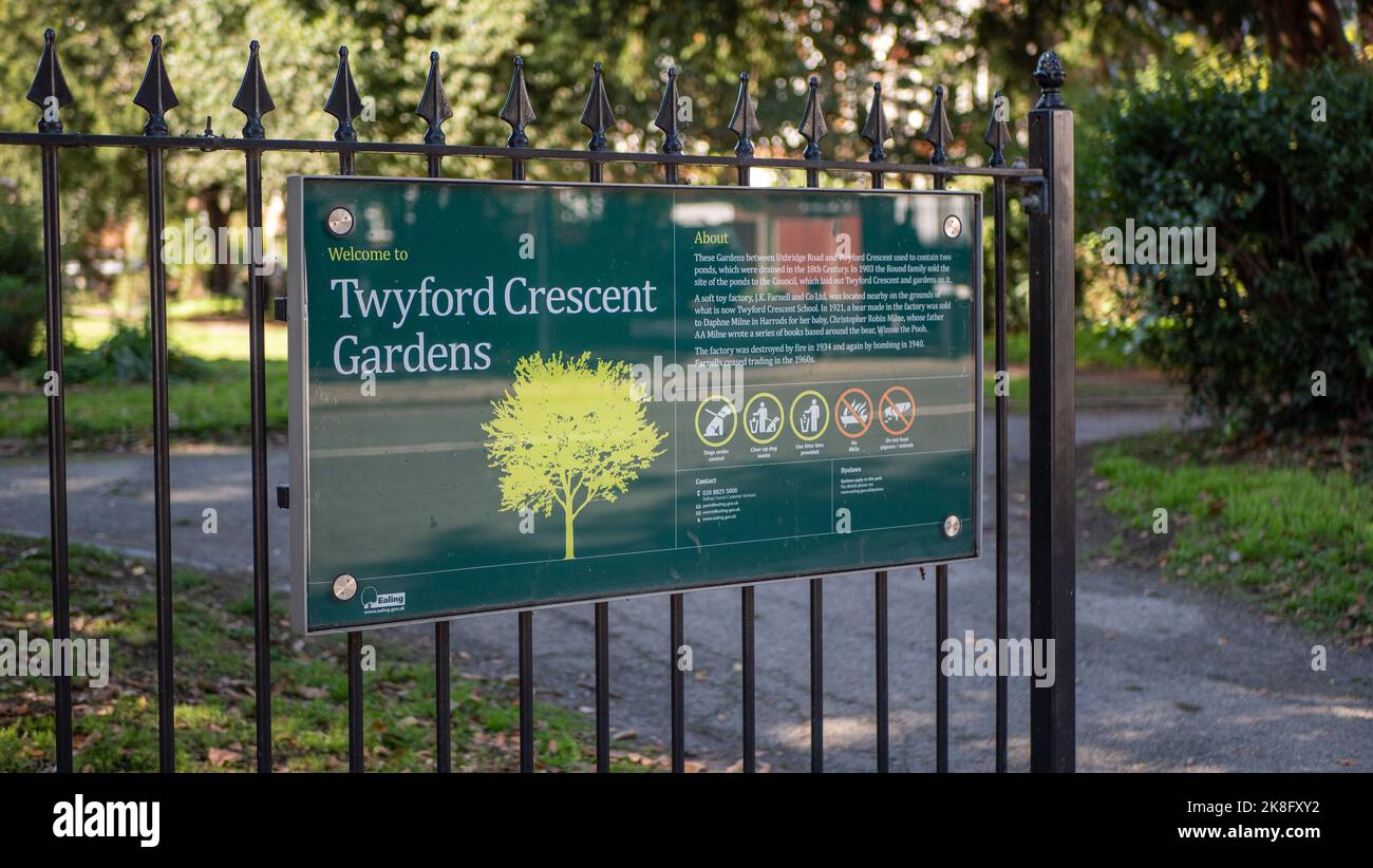 A view of the entrance into Twyford Crescent Gardens in Ealing, London