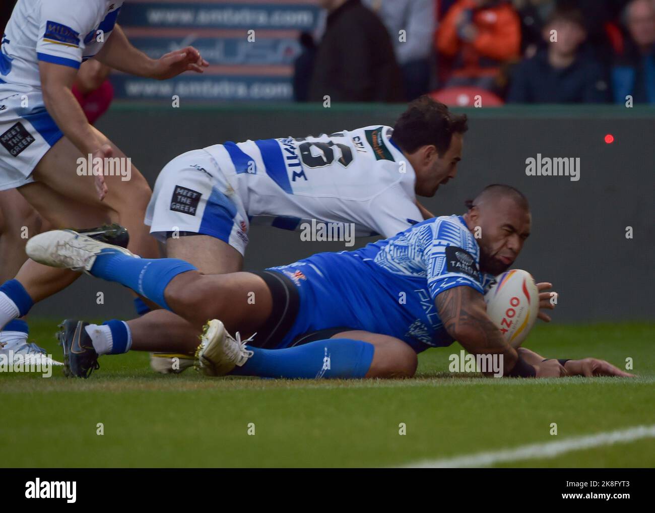Doncaster, South Yorkshire, UK on October 23, 2022 Junior Paulo of Samoa scores a try   Rugby League World Cup 2021 group A match between Samoa V Greece at the Eco-Power Stadium, Doncaster, South Yorkshire, UK on October 23, 2022   (Photo by Craig Cresswell/Alamy Live News) Stock Photo