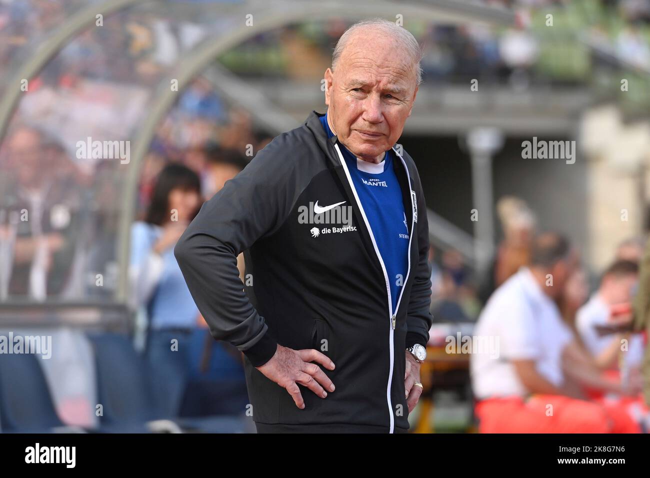 Munich, Deutschland. 23rd Oct, 2022. Karsten WETTBERG (Ex coach 1860), single image, cut single motif, half figure, half figure. Soccer: Legendary game FC Bayern Munich - TSV Munich 1860 on October 23, 2022, Munich Olympic Stadium. ?SVEN SIMON Photo Agency GmbH & Co. Press Photo KG # Princess-Luise-Str. 41 # 45479 M uelheim/R uhr # Tel. 0208/9413250 # Fax. 0208/9413260 # GLS Bank # BLZ 430 609 67 # Account 4030 025 100 # IBAN DE75 4306 0967 4030 0251 00 # BIC GENODEM1GLS # www.svensimon.net. Credit: dpa/Alamy Live News Stock Photo