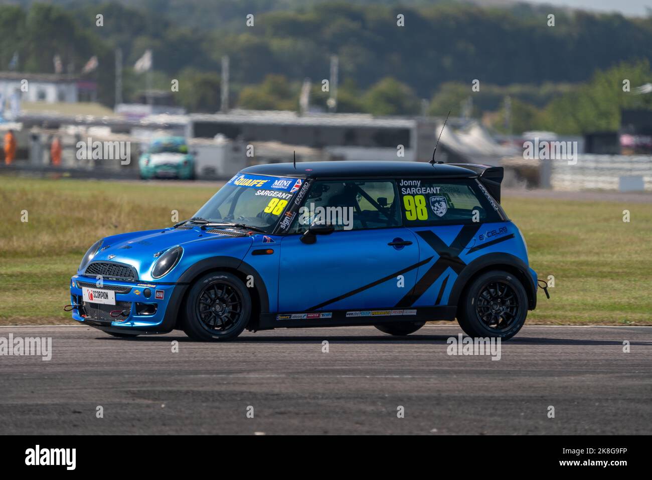 Mini Racing Thruxton The Quaife Mini Challenge Qualifying Thruxton 2022 Stock Photo - Alamy