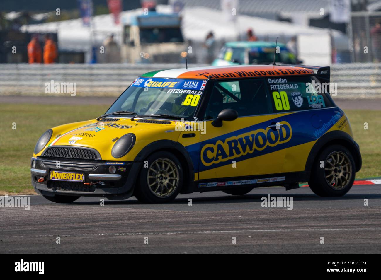 Mini Racing Thruxton The Quaife Mini Challenge Qualifying Thruxton 2022 Stock Photo - Alamy
