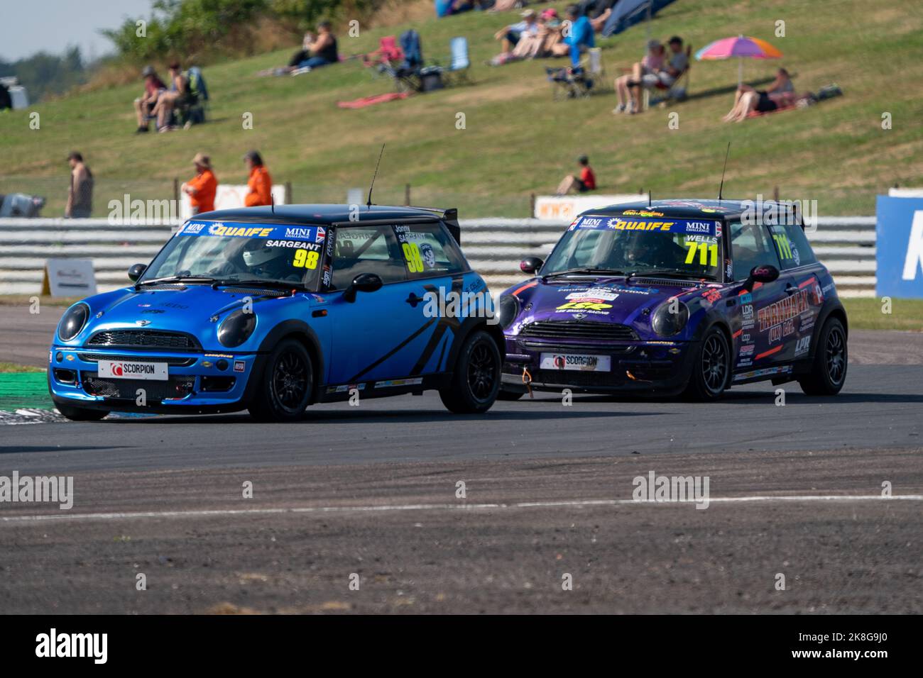 Mini Racing Thruxton The Quaife Mini Challenge Qualifying Thruxton 2022 Stock Photo - Alamy