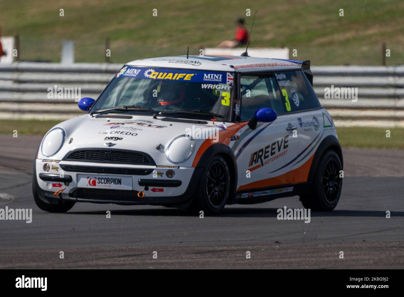 Mini Racing Thruxton The Quaife Mini Challenge Qualifying Thruxton 2022 Stock Photo - Alamy