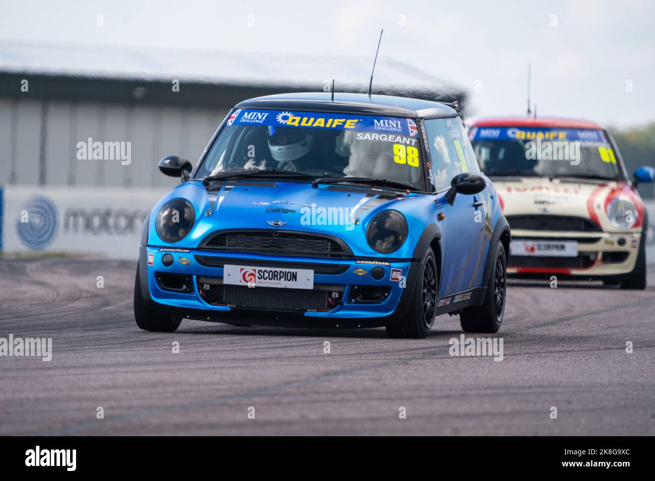 Mini Racing Thruxton The Quaife Mini Challenge Qualifying Thruxton 2022 Stock Photo - Alamy