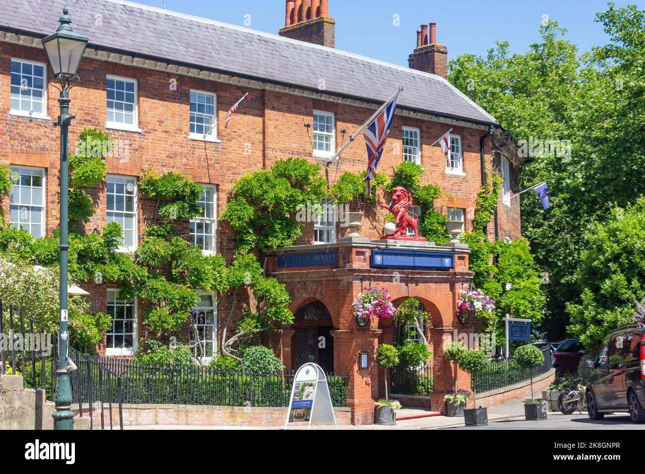 16th century The Red Lion Hotel, Hart Street, HenleyonThames