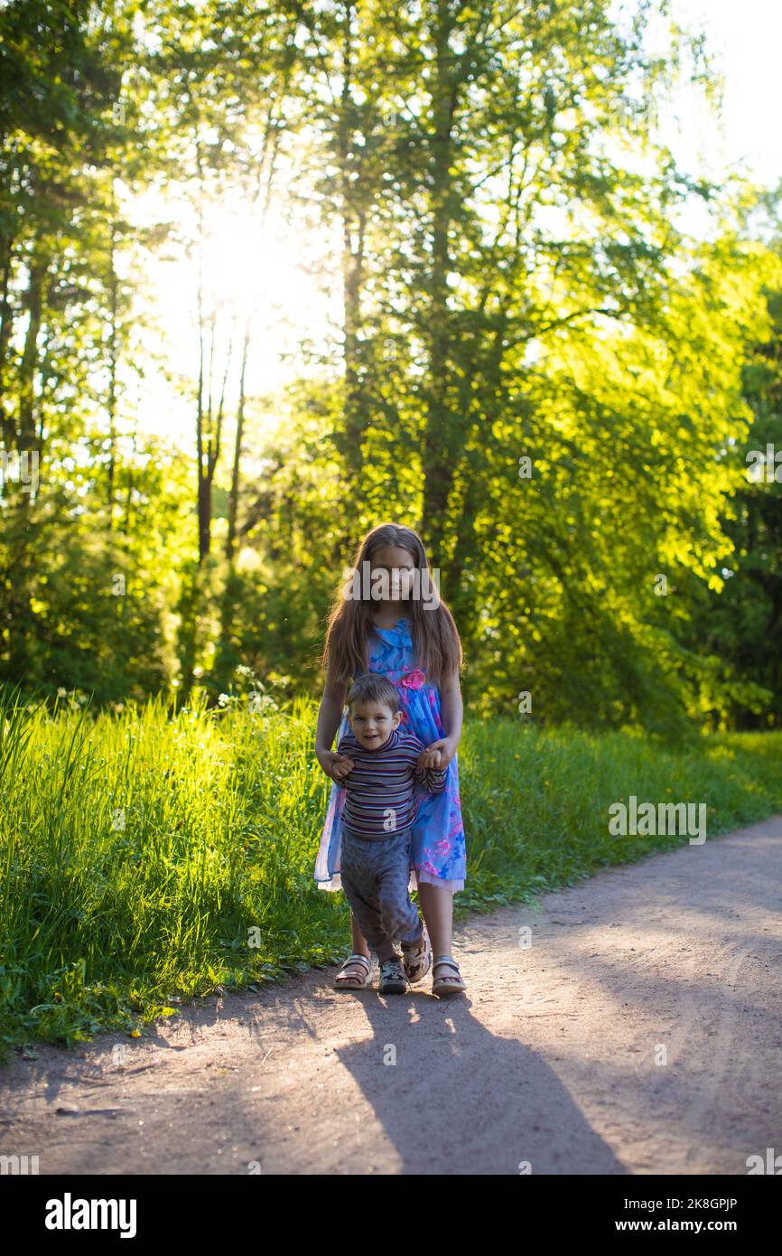 Young boy girl holding hands hi-res stock photography and images - Alamy