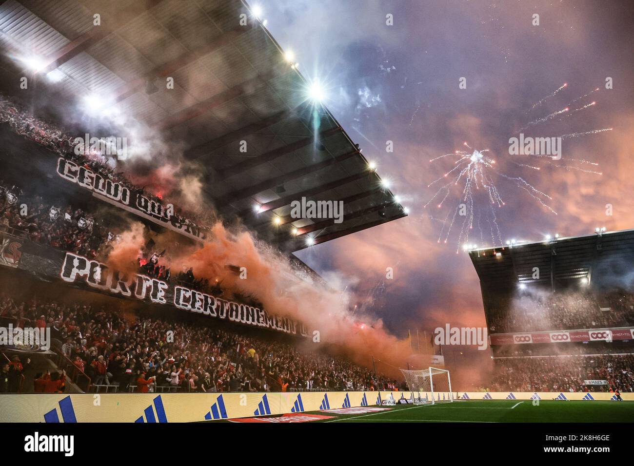 Standard's supporters pictured at the start of a soccer match between Standard de Liege and RSC