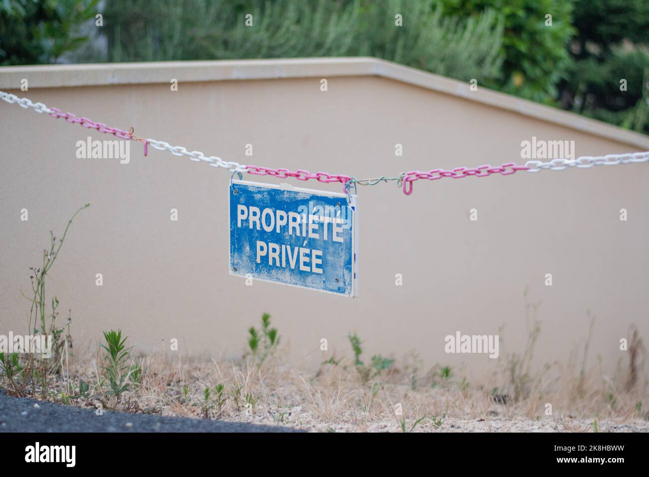 private property sign at the entrance to a house. sign with text written in french that means private property Stock Photo