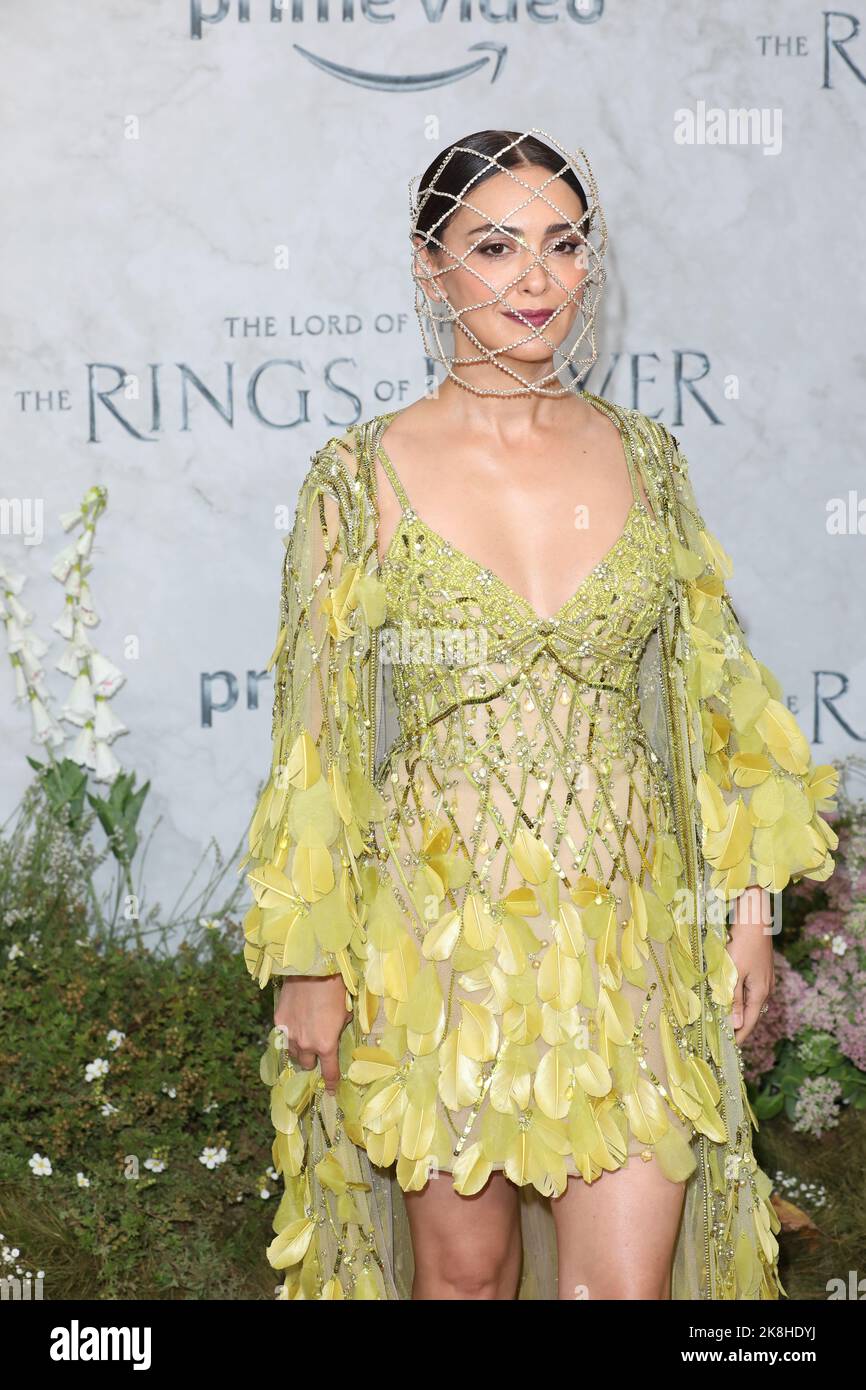 Nazanin Boniadi attends the World premiere of "The Lord Of The Rings