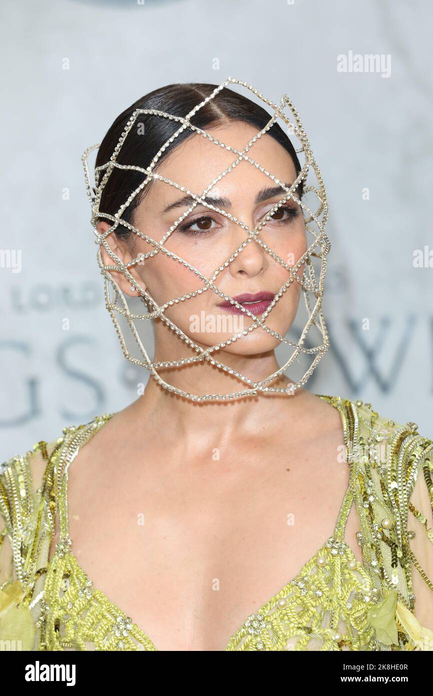 Nazanin Boniadi attends the World premiere of "The Lord Of The Rings ...