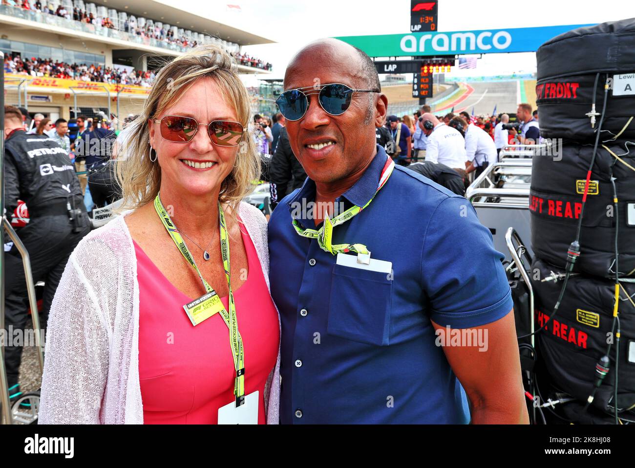 Austin, Texas, USA. 23rd Oct, 2022. (L to R): Linda Hamilton (GBR) and Anthony Hamilton (GBR) on the grid. United States Grand Prix, Sunday 23rd October 2022. Circuit of the Americas, Austin, Texas, USA. Credit: James Moy/Alamy Live News Stock Photo