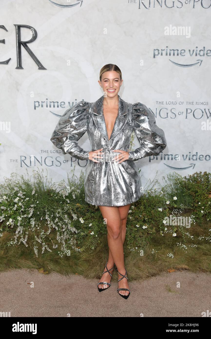 Stefania Roitman attends the World premiere of "The Lord Of The Rings