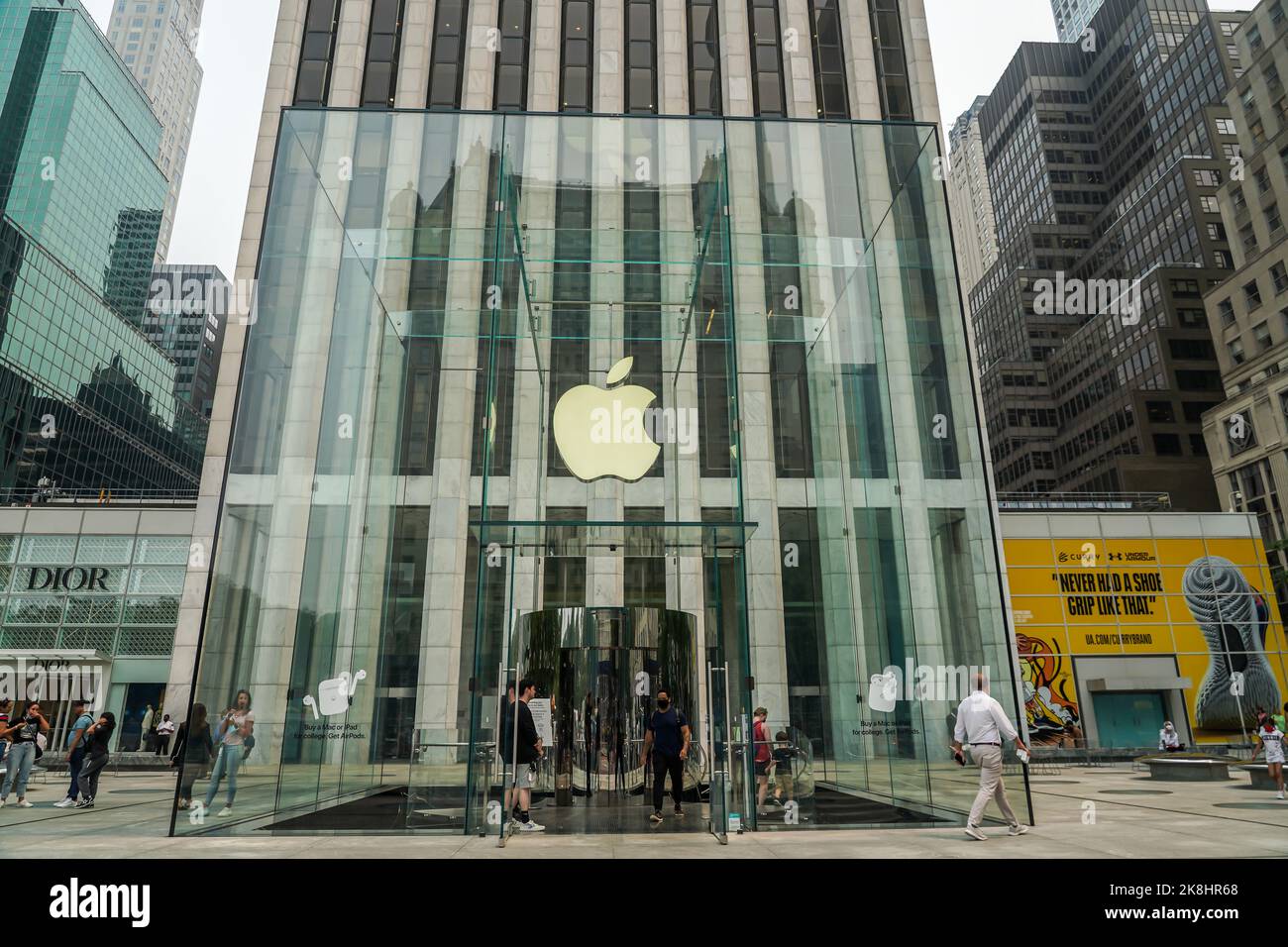 Apple store new york city hi-res stock photography and images - Alamy