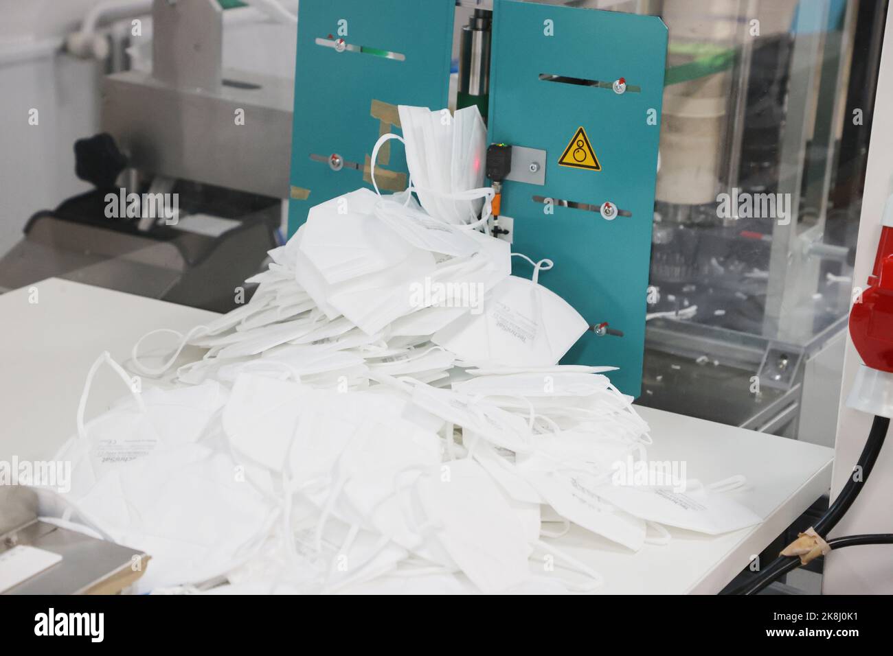 PRODUCTION 20 October 2022, Saxony, Schöneck FFP2 masks are