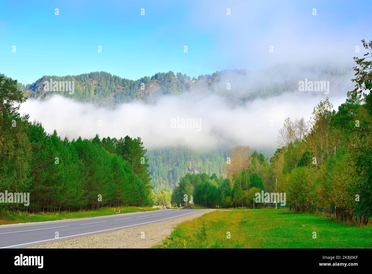 Chuisky tract in the Altai mountains. White clouds over an empty highway in the morning. Altai, Siberia, Russia, 2022 Stock Photo