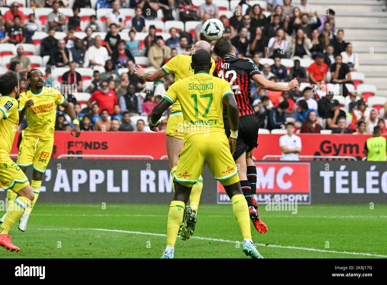 Fanion (pennant) Brodé Finale Coupe De France 2022 : FC Nantes Vs OGC Nice - Parfait état, Fabriqué En Italie