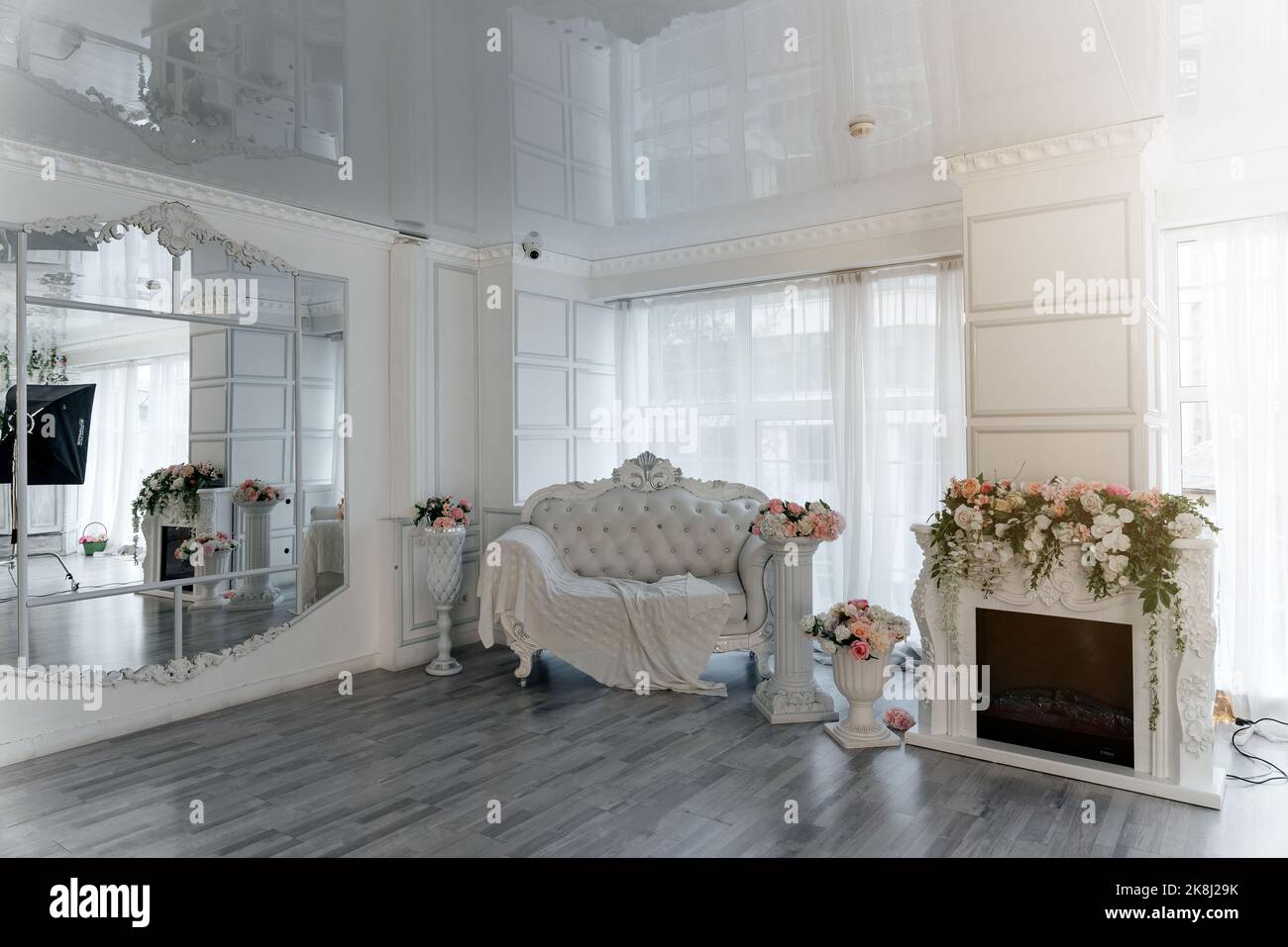 modern white living room with fireplace Stock Photo - Alamy