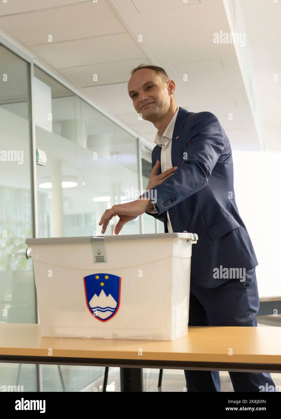 Ljubljana, Slovenia. 23rd Oct, 2022. Presidential candidate Anze Logar casts ballot during the presidential election at a polling station in Ljubljana, Slovenia, Oct. 23, 2022. Slovenia is due to hold the second round of presidential election on Nov. 13 after no candidate got majority in the first round held on Sunday. Credit: Zeljko Stevanic/Xinhua/Alamy Live News Stock Photo