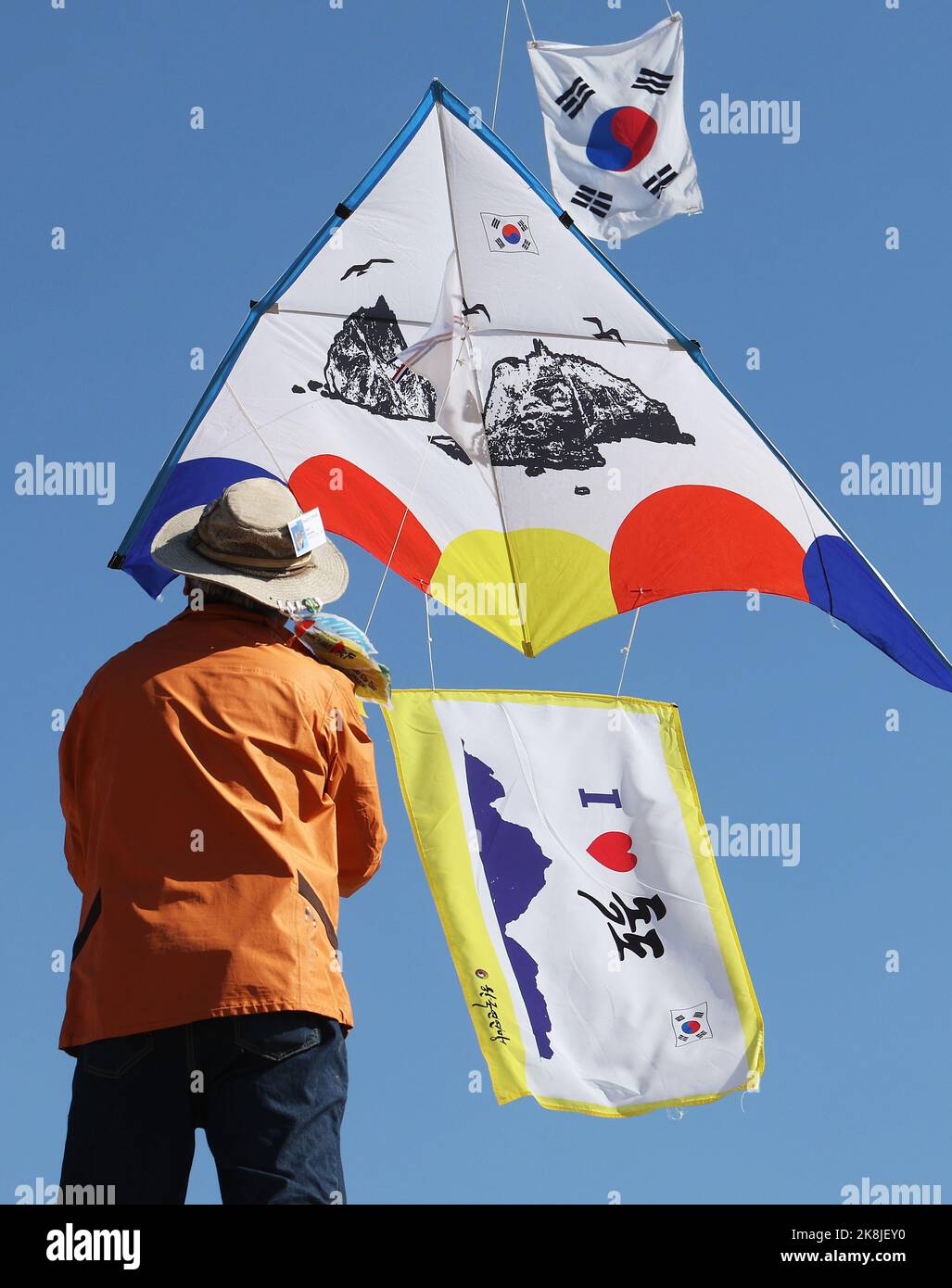 24th Oct, 2022. Ahead of Dokdo Day A member of a kite flying group ...