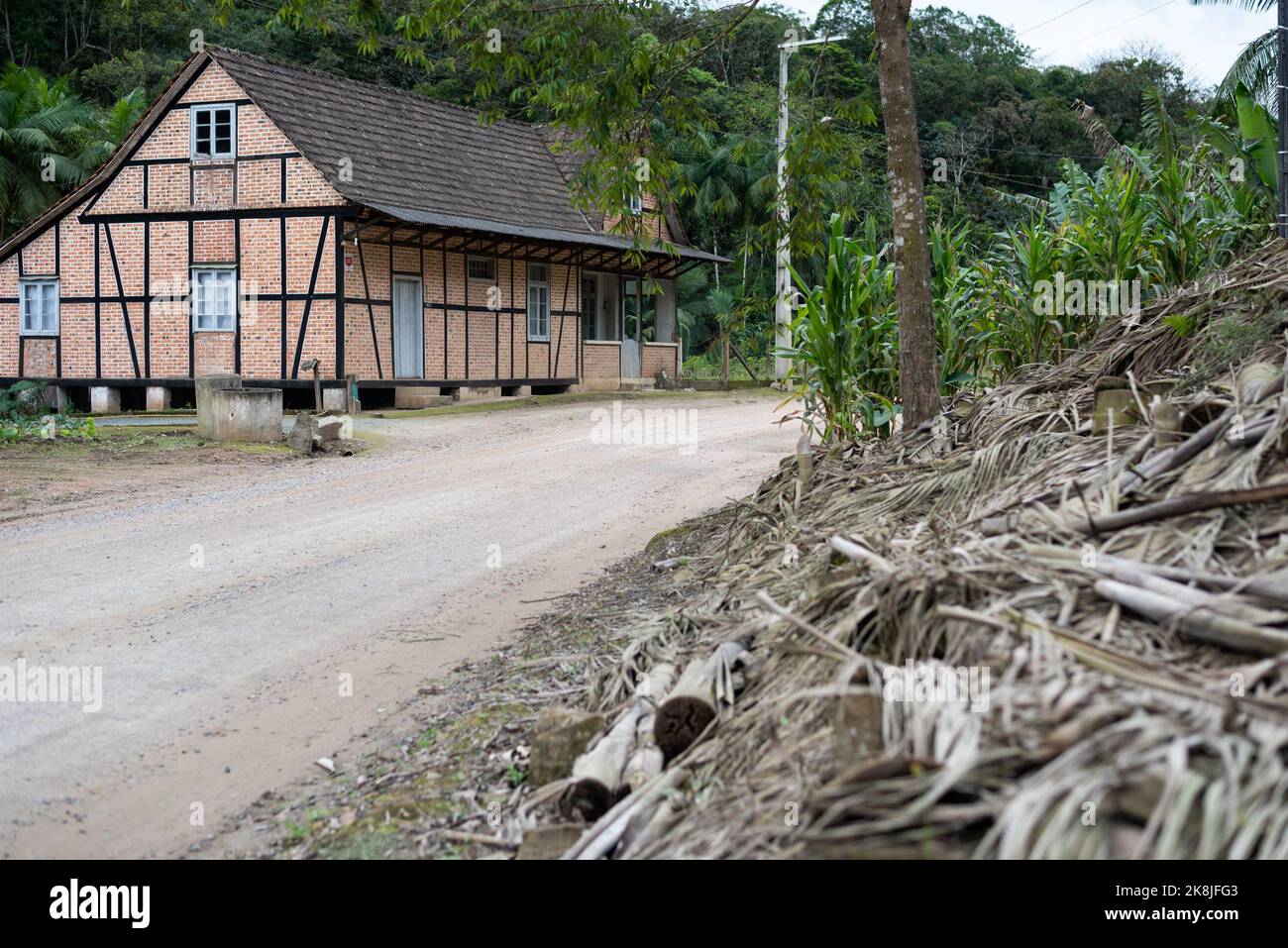 Pomerode, Brazil. 27th Sep, 2022. View of a house and the surrounding landscape in the South American country's 'most German city.' (to dpa 'Brazil's most German city hopes for Bolsonaro's re-election') Credit: Henry Milleo/dpa/Alamy Live News Stock Photo
