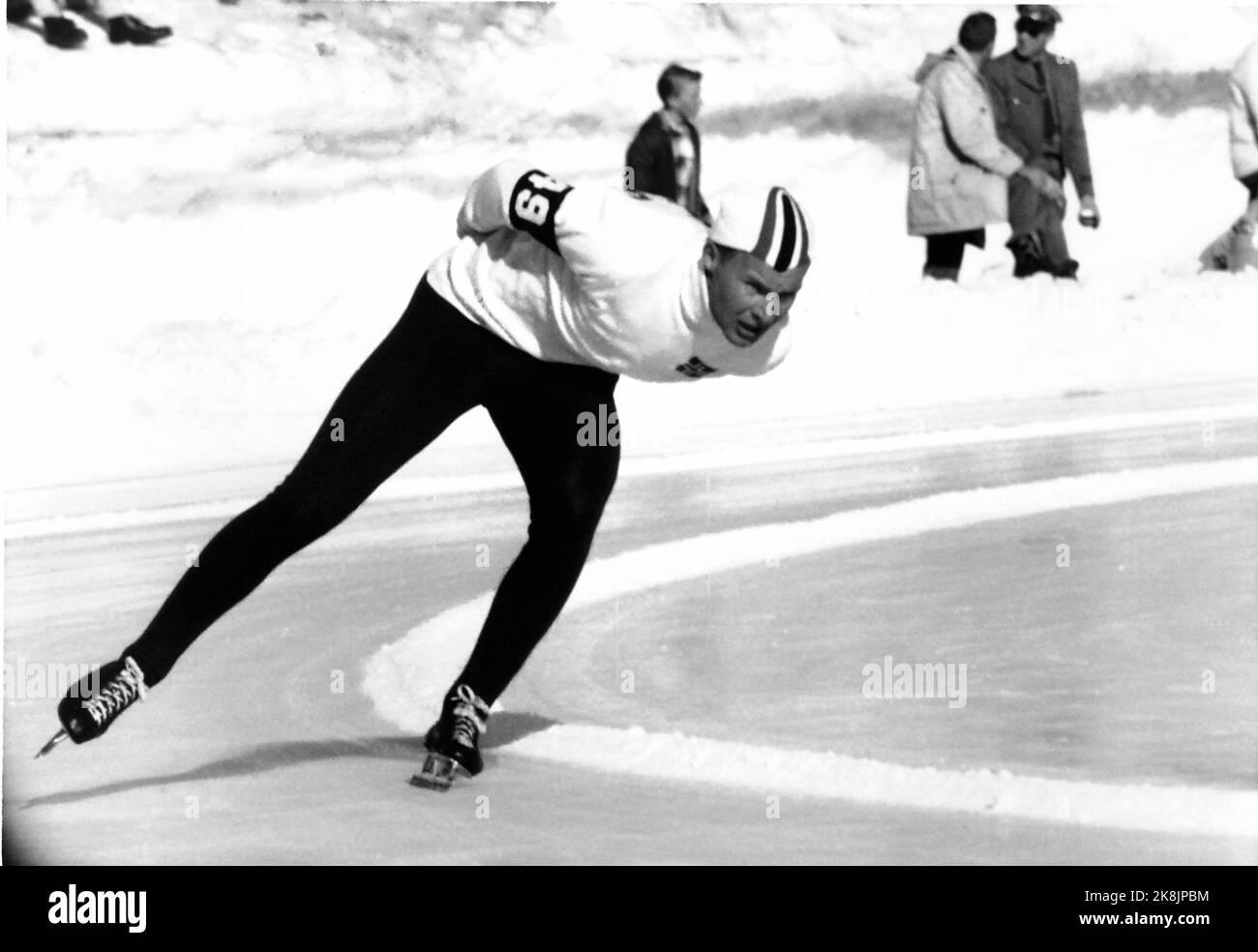 Squaw Valley, USA 19600227 Olympic Winter Games in Squaw Valley. Skater Knut Johannesen 'Kuppern' in action of 10,000 meters which he won on an incredible 15.46.6. Photo: NTB Archive / NTB Stock Photo