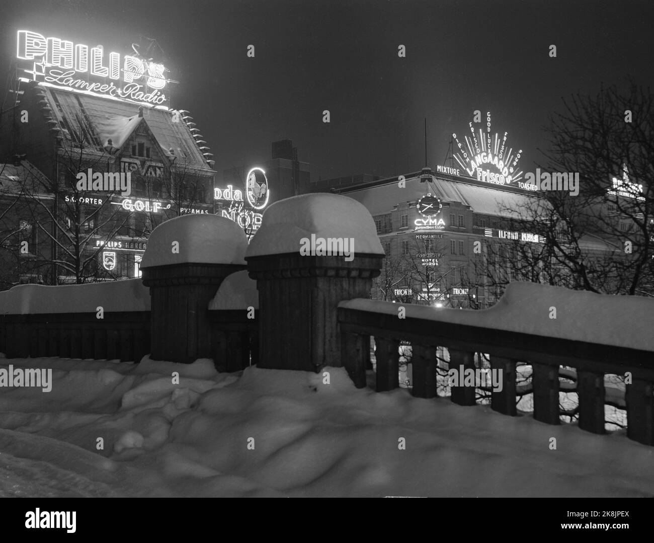 Winter motifs from Oslo. Here from the Storting with old light advertising in the Stortingsgaten. Ntb Stock Photo